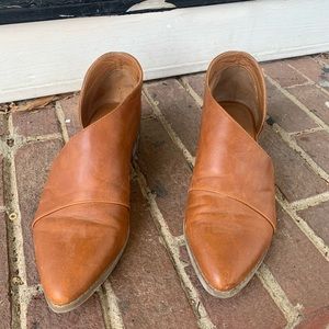 Universal Thread booties- excellent condition